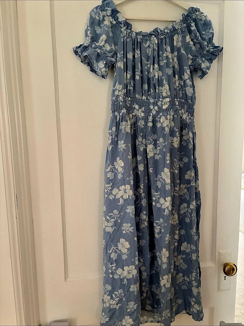 Old Navy Floral Maxi Dress in Blue & White Size Medium Like New